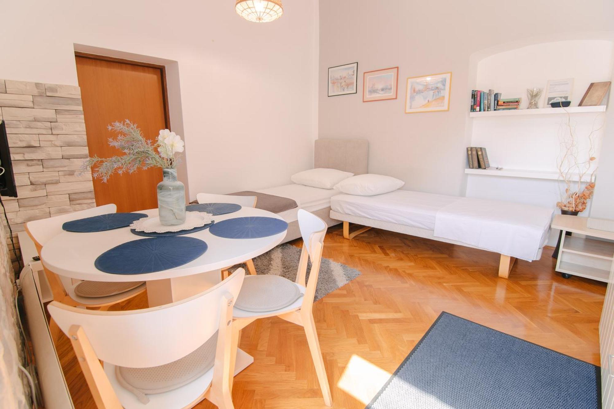 Apartments Sab Ogulin Eksteriør billede