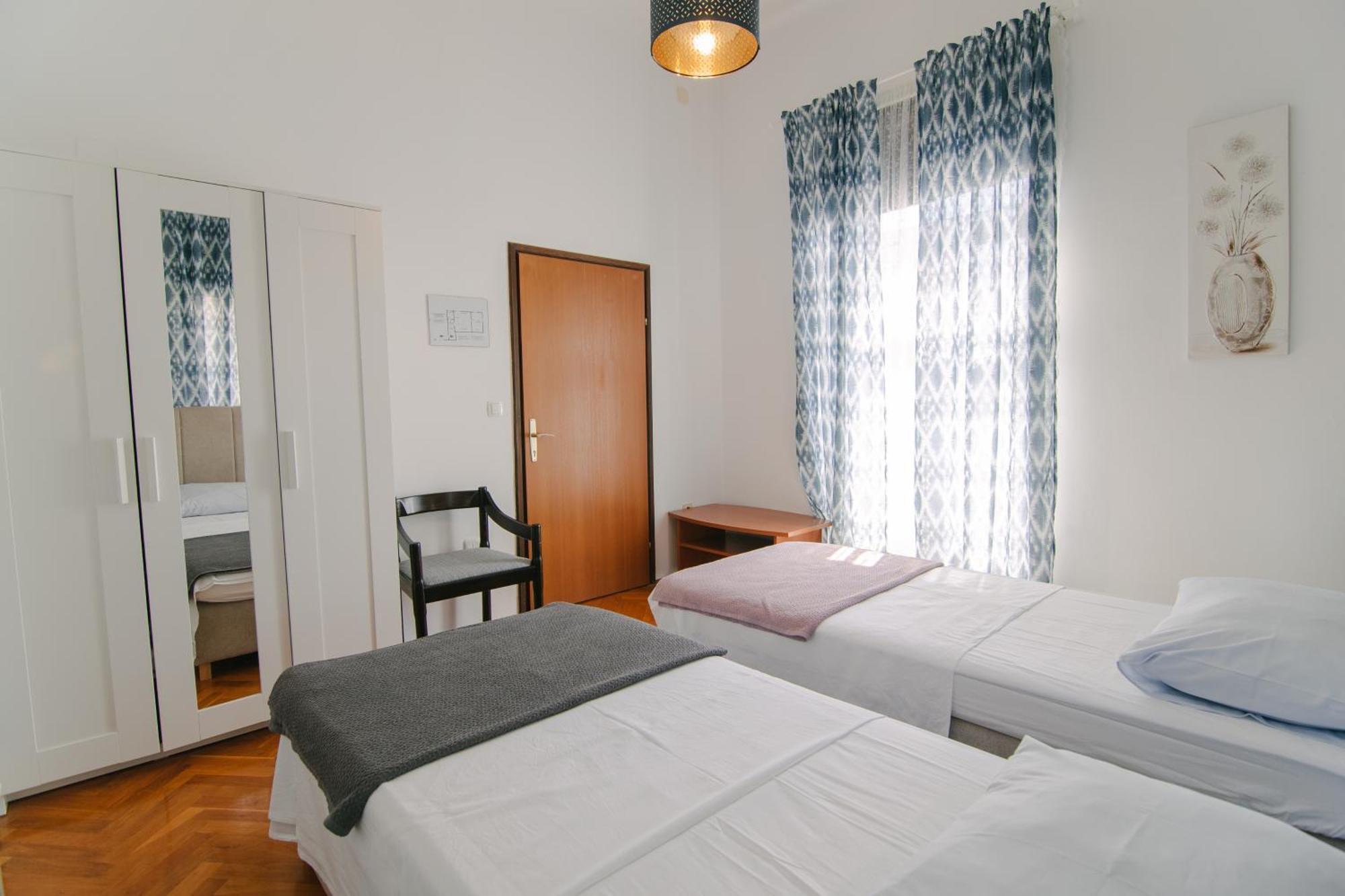 Apartments Sab Ogulin Eksteriør billede